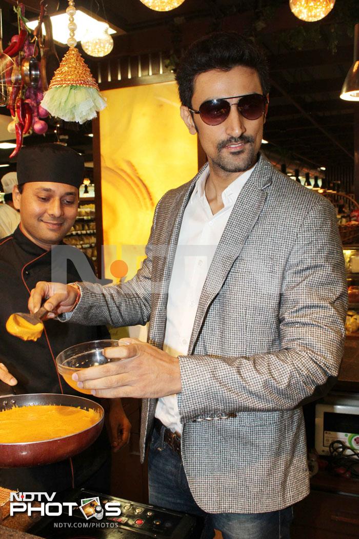 Kunal Kapoor cooks up a recipe