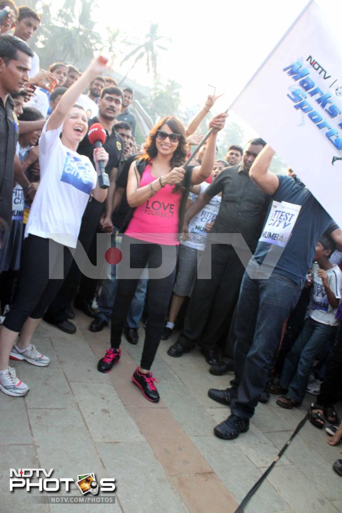 Bipasha waving the flag of fitness.