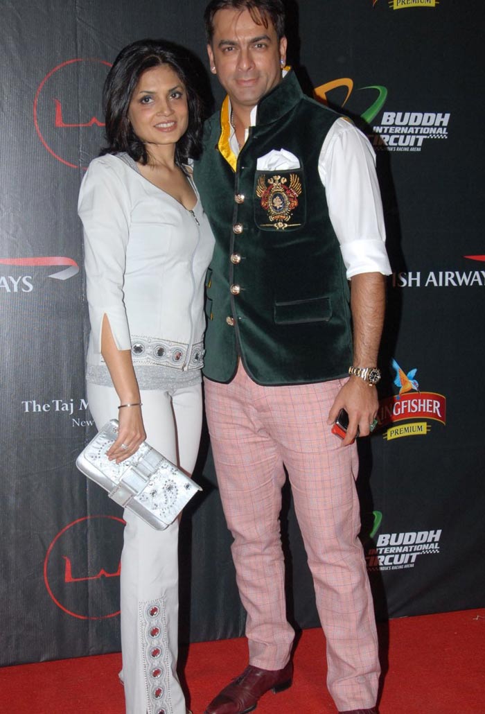 Hrithik, Sussanne start the F1 party