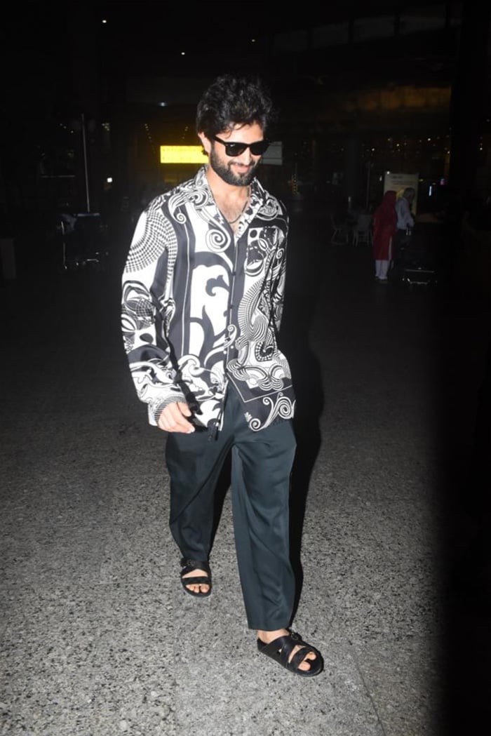 We loved Vijay Deverakonda's airport look.
 (Image courtesy: Varinder Chawla)