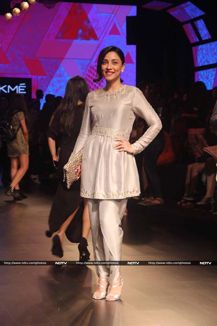 Mira, Aditi, Sonakshi, Shruti Set the Ramp on Fire at Lakme Fashion Week