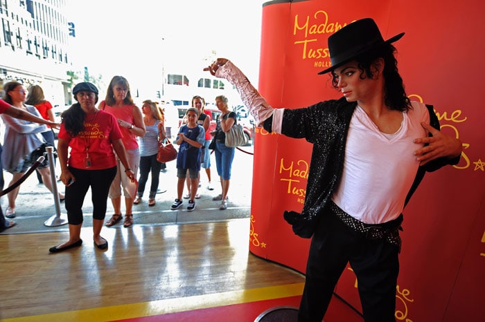 Fans pay tribute to MJ