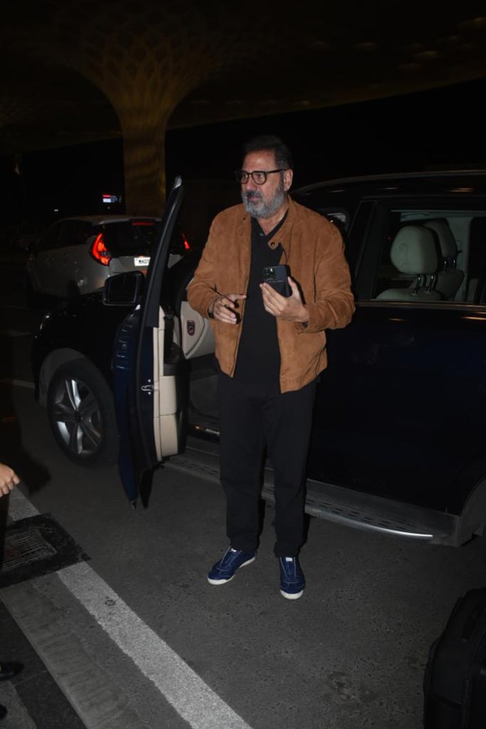 Boman Irani was spotted at the airport. (Image Courtesy: Varinder Chawla)