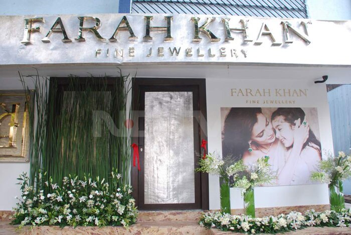 Hrithik, Suzanne at  Farah\'s store launch