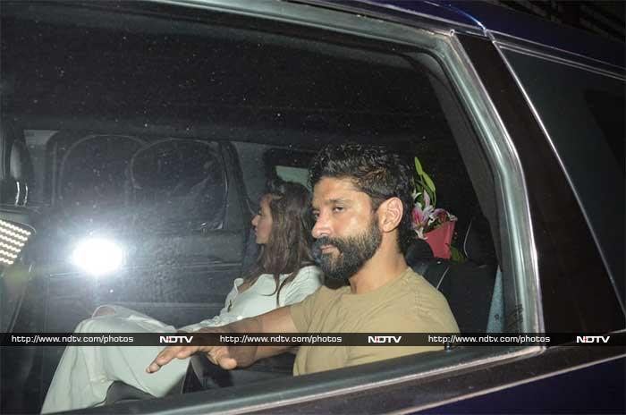 Farhan Akhtar Celebrates Birthday With Shibani Dandekar. See Pics