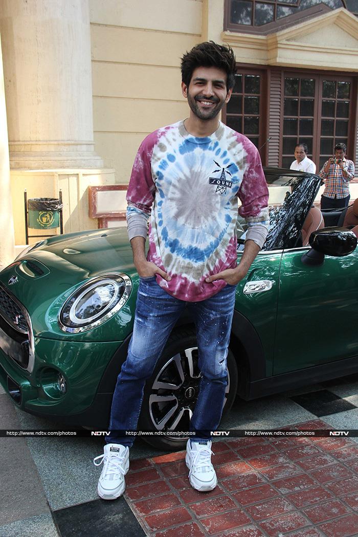 Kartik Aaryan colour coordinated his outfit with Sara on Tuesday.