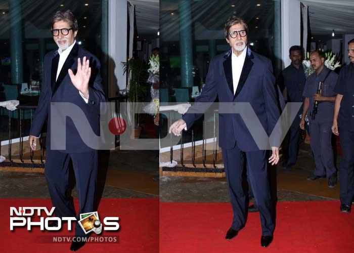 Megastar Amitabh Bachchan arrives for the party.
