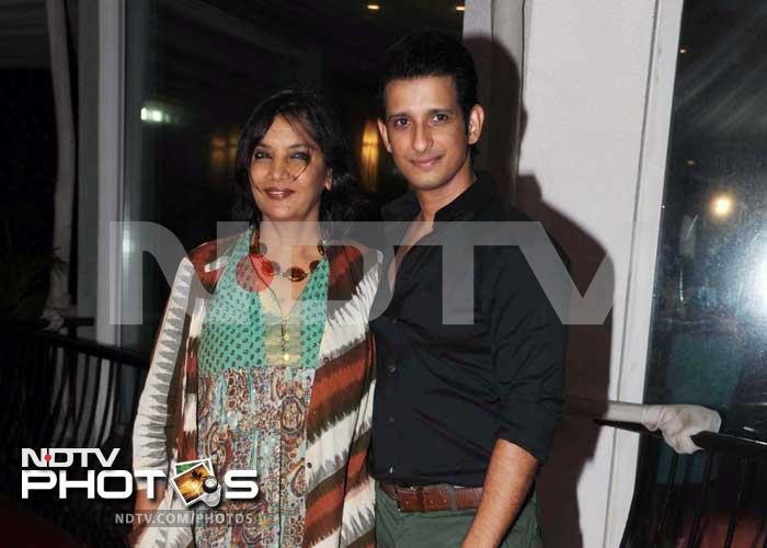 Sharman poses with Shabana Azmi.