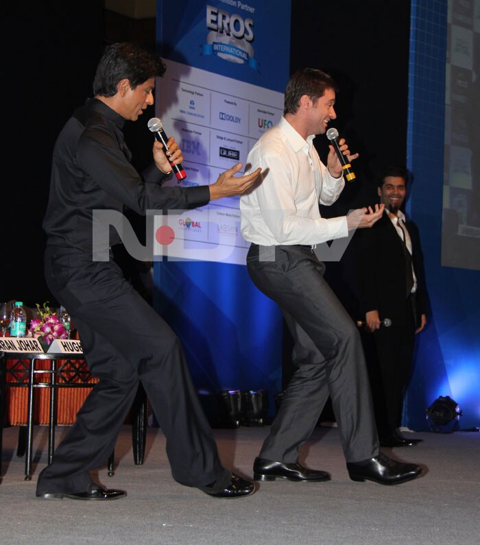 SRK, Hugh, Vidya dance on stage