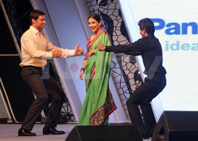SRK, Hugh Jackman dance on stage