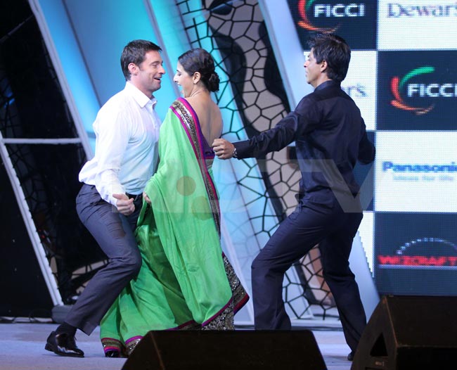 SRK, Hugh Jackman dance on stage