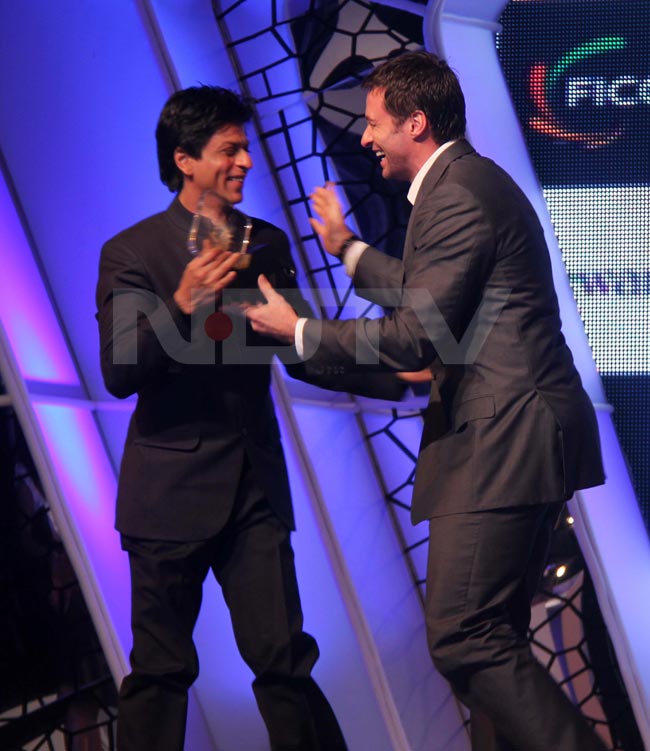 SRK, Hugh Jackman dance on stage