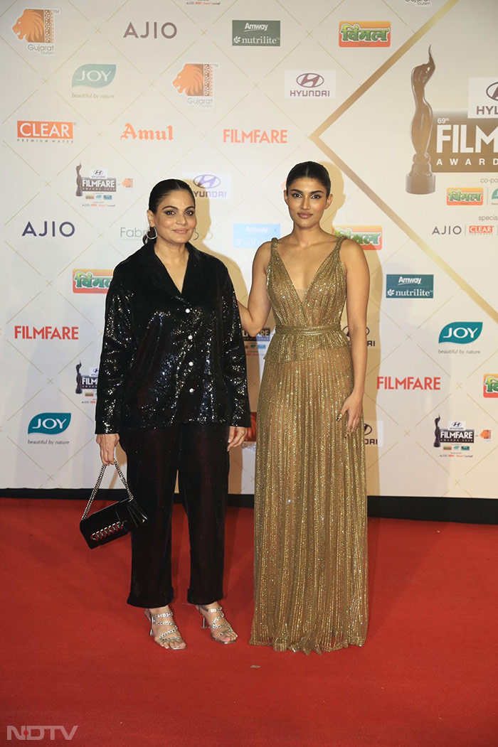 Filmfare Awards 2024: Alia Bhatt, Kareena Kapoor And Other Celebs Walked The Red Carpet In Style