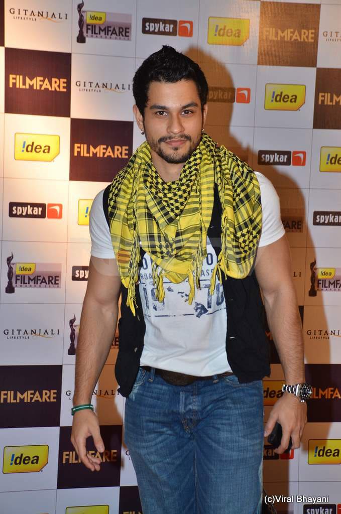 Those scarves are so outdated Kunal!