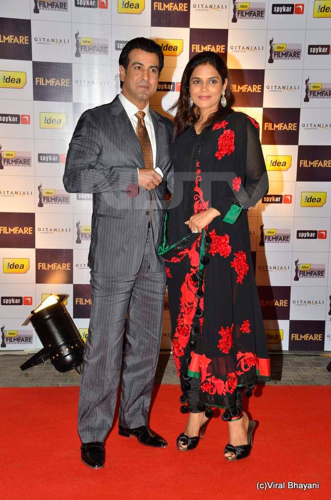 Ronit Roy stays close to his wife Neelam Singh.