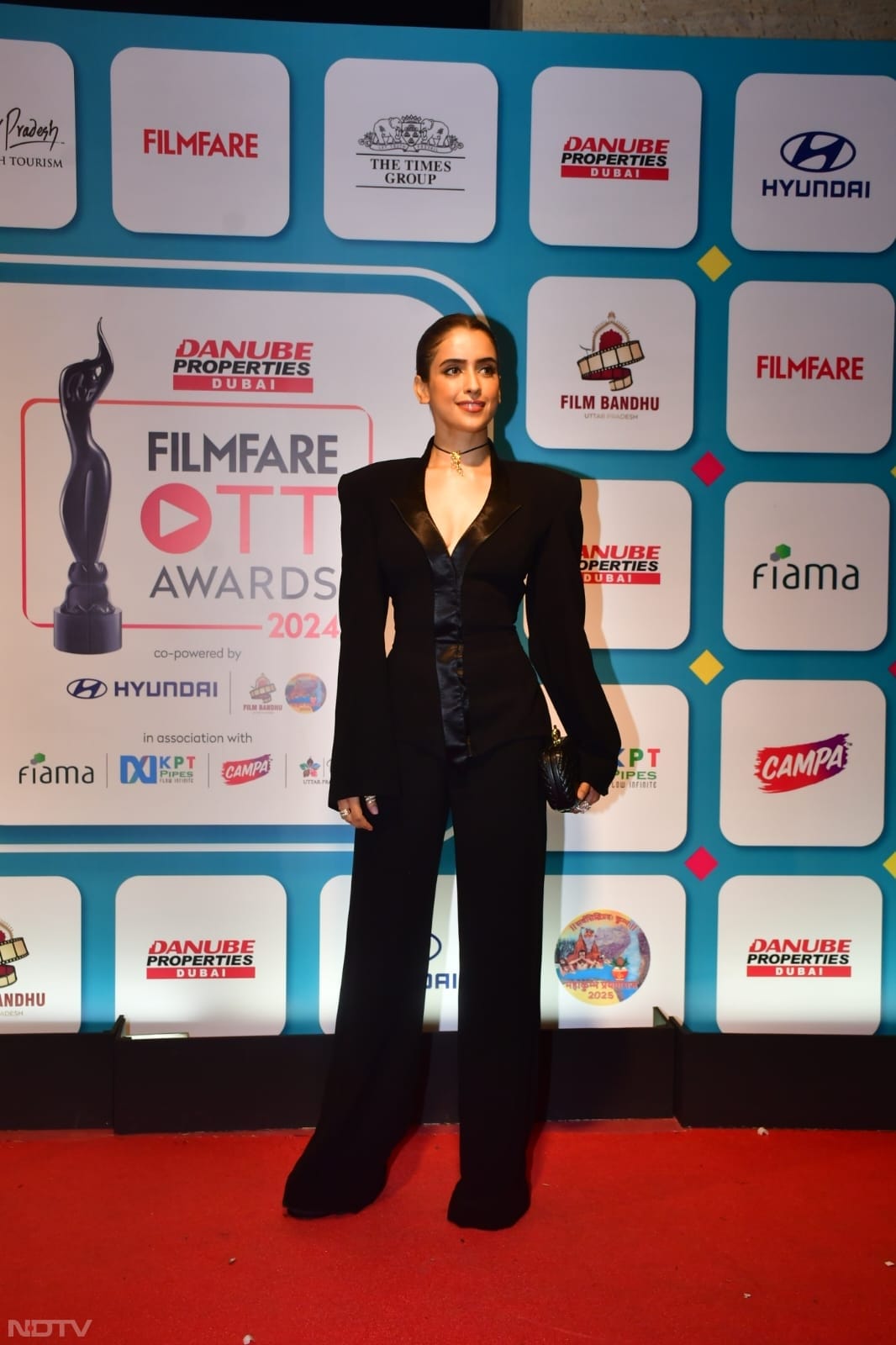 Sanya Malhotra wore a black pantsuit. (Image Courtesy: Varinder Chawla)