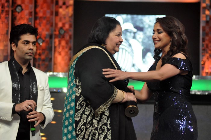 Inside Filmfare Awards: SRK, Anushka perform