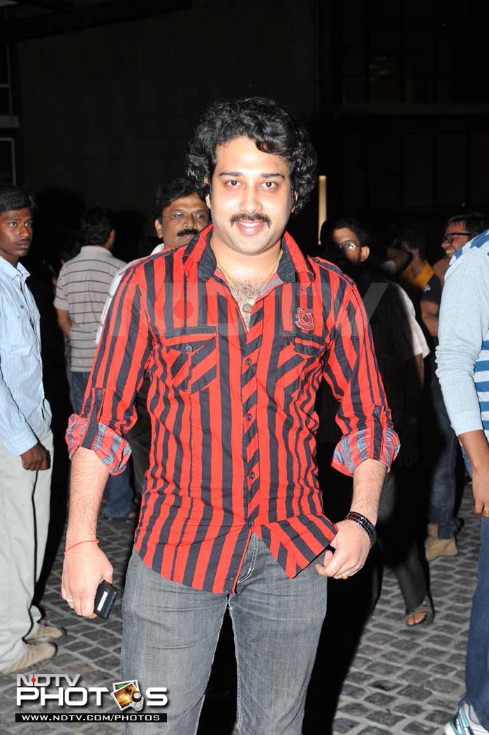 Siva Balaji chose an optical illusion of a shirt.