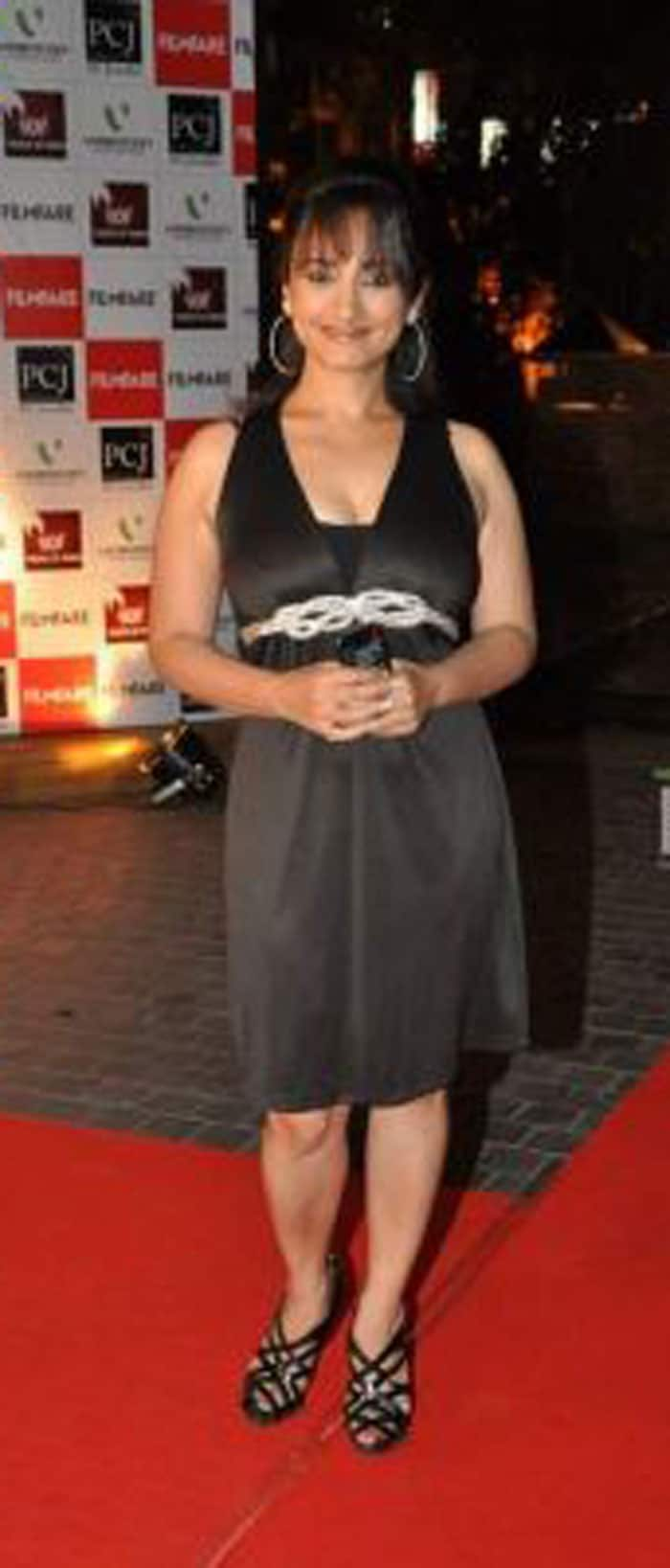 Divya Dutta, 2010 : Divya never fails to make it to the worst dressed list! Snap Judgement: Shimmer on the waist, the shoes are a tad too heavy and the fabric could only give that fit.