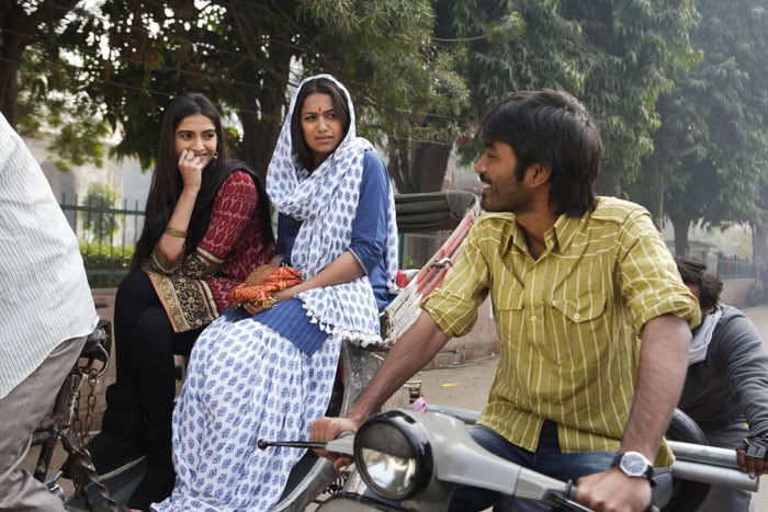Roadside Romeo Dhanush flirts with Sonam