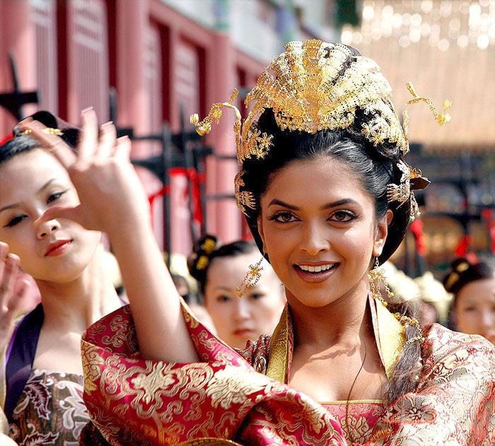 Deepika Padukone won the worst supporting actor (female) for his role in <I>Chandni Chowk To China</I>.