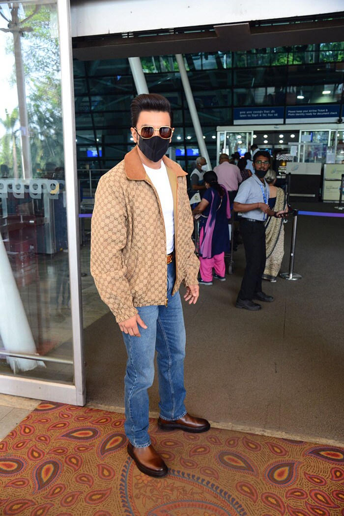 We also spotted Ranveer Singh at the Mumbai airport.  (Pic courtesy: Varinder Chawla)