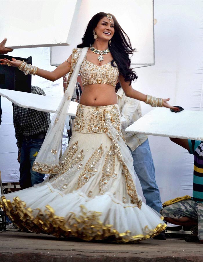 Veena Malik goes traditional