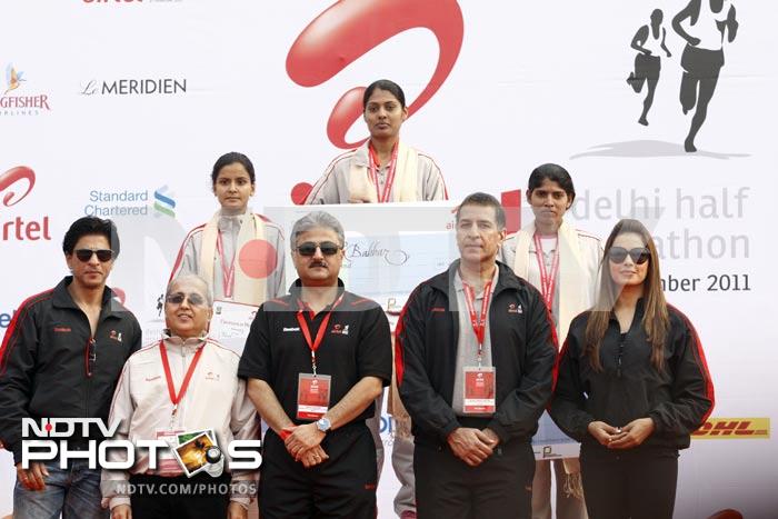 SRK, Bipasha at Delhi Half Marathon