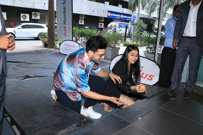With the help of Karan Kundrra, Tejasswi Prakash also broke a coconut at the showroom