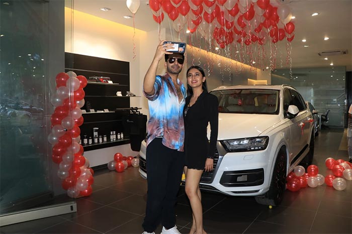 Tejasswi Prakash and Karan Kundrra were also seen taking selfies with the new car