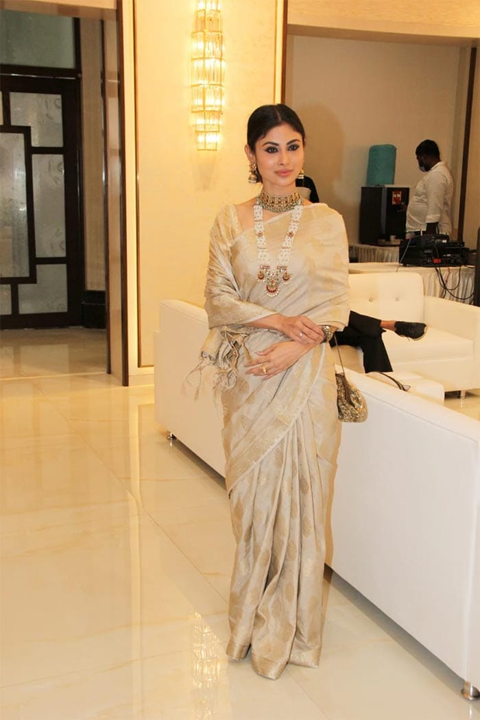 Mouni Roy was dressed to perfection for the festive occasion.