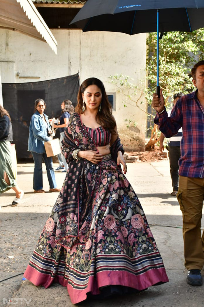 Madhuri Dixit looked pretty in lehenga. (Image courtesy-Varinder Chawla)