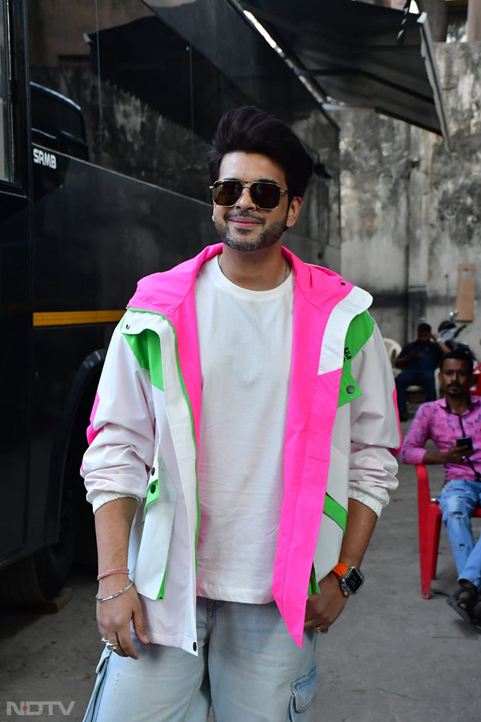 Karan Kundra spotted in his dapper look. (Image courtesy-Varinder Chawla)