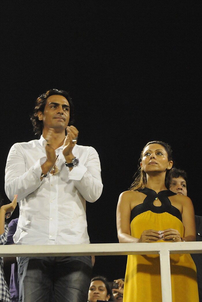 Arjun Rampal with  Kolkata Knight Riders's owner Shah Rukh Khan 's wife Gauri Khan  during the 2010 DLF Indian Premier League T20 group stage match between Kolkata Knight Riders and Mumbai Indians played at Eden Gardens	on April 19, 2010 in Kolkata, India.  (Photo: Getty Images)