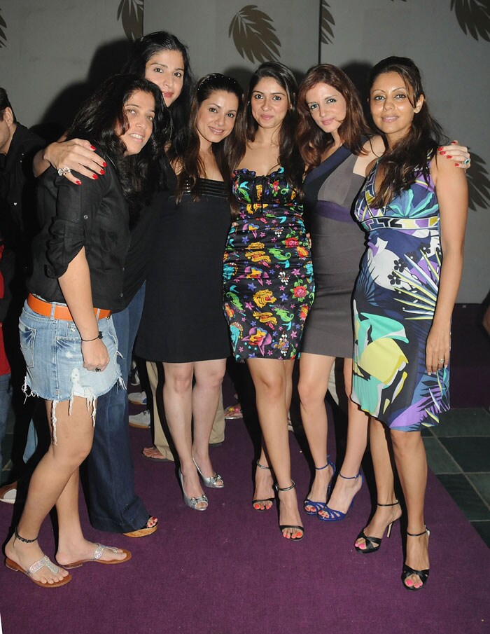 Sabeena Khan, Maheep Kapoor, Neelam Kothari, Bhavna Pandey, Suzane Roshan, Gauri Khan at the IPL Nights after party following the 2010 DLF Indian Premier League T20 group stage match between the Kolkata Knight Riders and Rajasthan Royals at the ITC Sonar Bangla on April 17, 2010 in Kolkata, India.  (Photo: IPL2010/Getty Images)