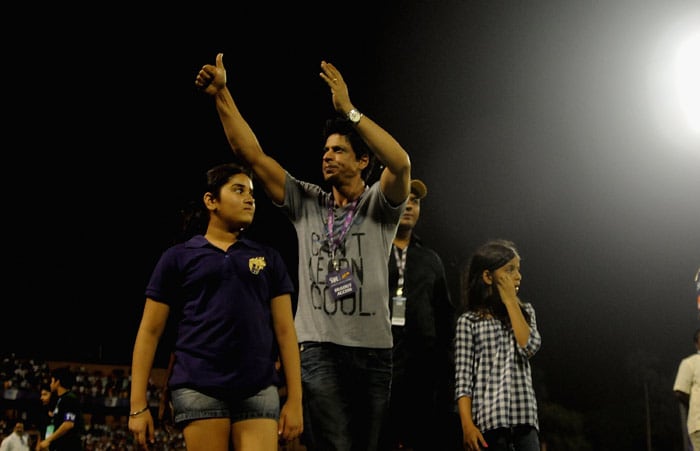 Shah Rukh Khan waves to the crowd after the 2010 DLF Indian Premier League T20 group stage match between Kolkata Knight Riders and Mumbai Indians played at Eden Gardens on April 19, 2010 in Kolkata, India.  (Photo: Getty Images)