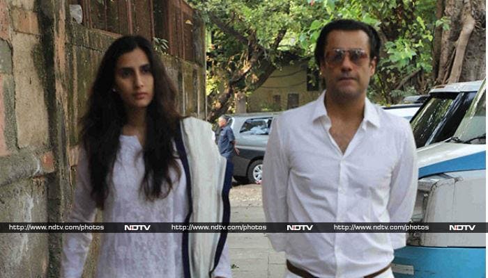 Arjun Rampal\'s Mother Gwen Rampal\'s Funeral Attended By Friends And Family