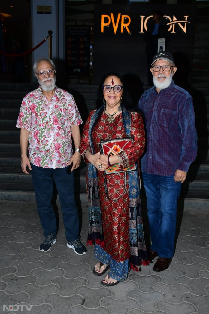 'गांधी गोडसे एक युद्ध' की स्पेशल स्क्रीनिंग के दौरान ईला अरुण और अरुण वाजपेयी.