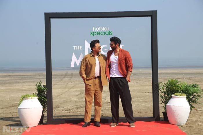'द नाइट मैनेजर' ट्रेलर लॉन्च इवेंट के दौरान आदित्य रॉय कपूर और अनिल कपूर बेहद स्टाइलिश लुक में नज़र आए.