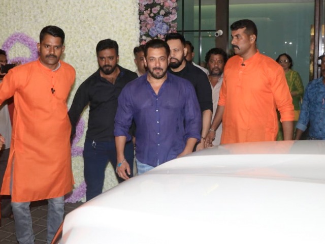 Ganesh Chaturthi 2022: How Salman Khan And Others Bid Farewell To Bappa. Visarjan Pics