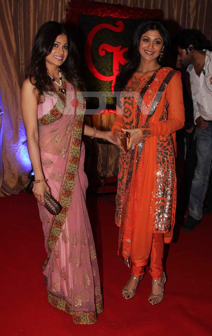 Shilpa and Shamita at the wedding reception.