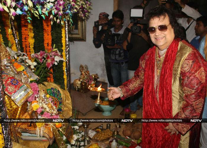 Baapi Lahiri welcomed Bappa and the paparazzi to his home.