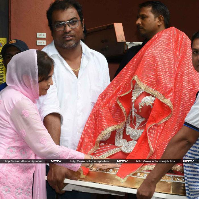 Salman's mother Salma Khan welcomed the Bappa.