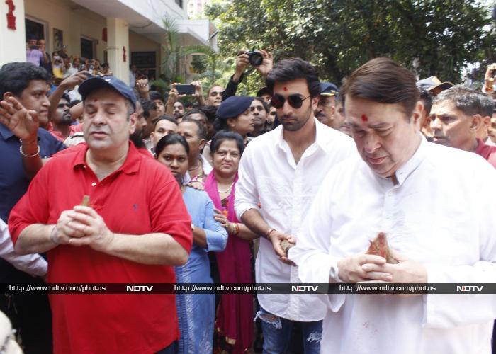 Ranbir Kapoor And Family Lead Ganpati Visarjan At RK Studio