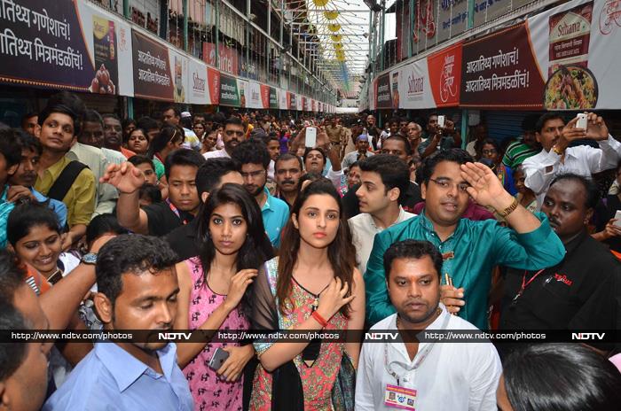 On the auspicious occasion of Ganesh Chaturthi, actress Parineeti Chopra visited the Lalbaug <i>pandal</i> in Mumbai to offer her prayers to Ganpati Lalbaugcha Raja, on September 18.