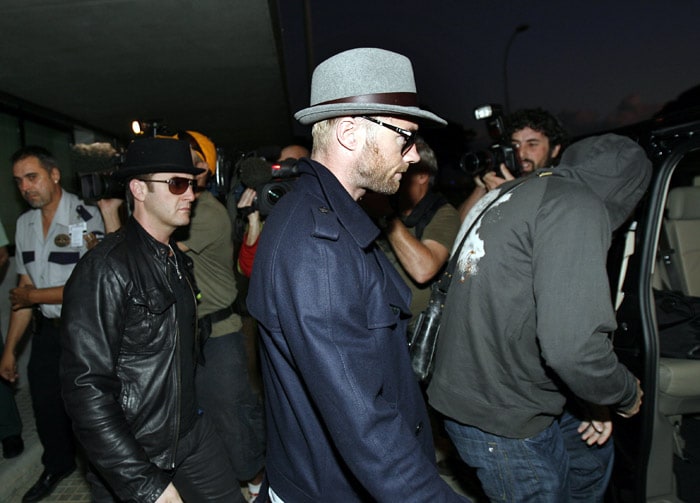 Members of music band Boyzone arrive at Palma de Mallorca's Airport on October 11, 2009, a day after, lead singer Stephen Gately died on the Spanish island of Majorca. The stars were driven to Stephen'sapartment and went inside through an underground car park without making any comment. They were inside the flat for an hour, according to reports. (Photo: AFP)