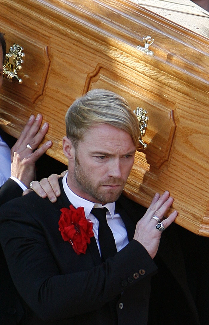 The coffin carrying the body of Stephen Gately, the Irish singer from pop group Boyzone is carried by Ronan Keating from St Laurence O'Toole's Church in Dublin, on October 17, 2009. An autopsy on Stephen Gately revealed that he died due to excess fluid in his lungs, a court spokeswoman on the Spanish island of Majorca said on October 13. Gately, 33, was found dead on October 10 in his apartment in the Majorcan town of Port Andratx while on holiday on the Mediterranean island. News reports said he had been out late the night before. Gately, who married his partner Andrew Cowles in a civil union in 2006, sent ripples through the pop music world 10 years ago when he announced that he was gay.(Photo: AFP)