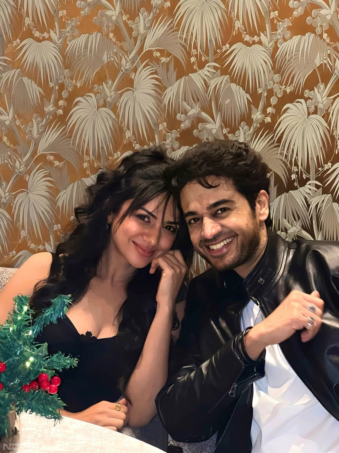 बिग बॉस 19 के विजेता गौरव खन्ना इन दिनों अपनी पत्नी आकांक्षा चमोला के साथ खूब सुर्खियों में बने हुए हैं. akankshagkhanna/Instagram
