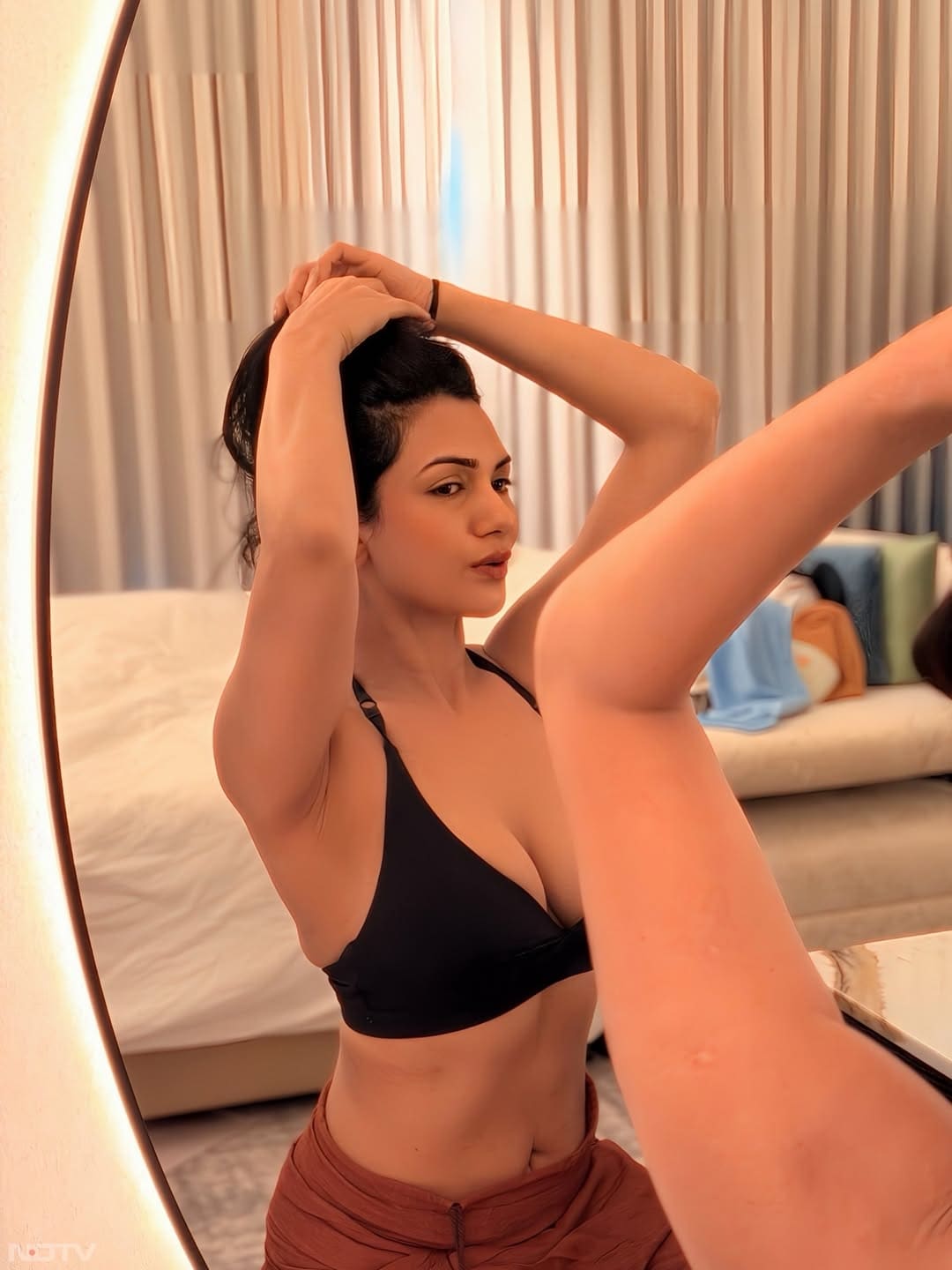 बिग बॉस जीत के बाद दोनों की जिंदगी में खुशियां दोगुनी हो गई हैं, लेकिन सोशल मीडिया पर ट्रोलिंग का दौर भी जारी है.akankshagkhanna/Instagram