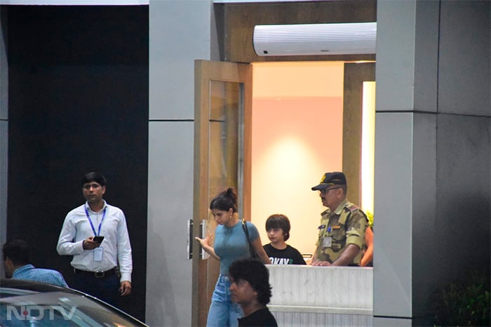 Gauri Khan, Suhana And AbRam Spotted At Airport